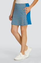 Carregue a imagem no visualizador da galeria,Daylah 18" Skort - Cascading Petals