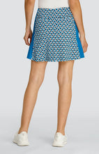 Carregue a imagem no visualizador da galeria,Daylah 18" Skort - Cascading Petals