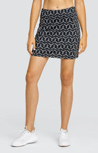Carregue a imagem no visualizador da galeria,Darby 18" Skort - Trilogy