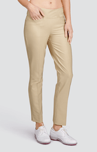 Cargar imagen en el visor de la galería, Pantalón Mulligan Tobillero - Beige - Tailgolf