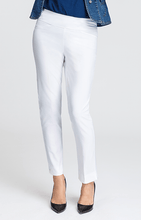 Load image in gallery viewer,Pantalón Mulligan Tobillero- Blanco - Tailgolf