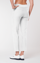Load image in gallery viewer,Pantalón Mulligan Tobillero- Blanco - Tailgolf