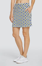 Carregue a imagem no visualizador da galeria,Iyanna 18&quot; Skort - Nova Rush
