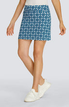 Cargar imagen en el visor de la galería, Elithina 17&quot; Skort - Mosaic Blooms
