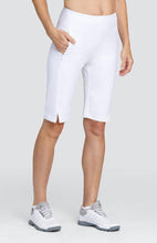 Cargar imagen en el visor de la galería, Pantalón Corto Sue - Blanco - Tailgolf
